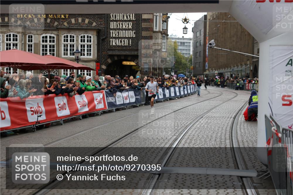 05.10.2025 - 20. swb-Marathon Bremen Yannick Fuchs http://msf.ph/oto/9270395 05.10.2025 12:15:12 Ziel 212 meine-sportfotos.de