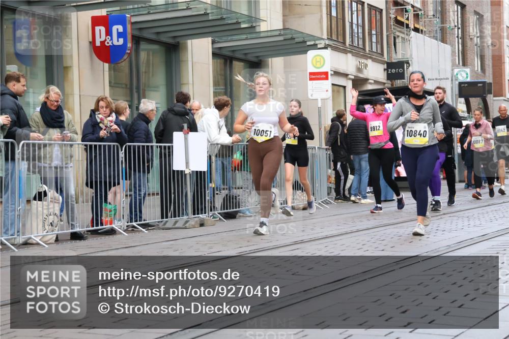05.10.2025 - 20. swb-Marathon Bremen Strokosch-Dieckow http://msf.ph/oto/9270419 05.10.2025 11:08:29 Ziel 7069, 7706, 9184, 9191, 9274, 9276, 9466, 9589, 9721, 9774, 9853, 9912, 10031, 10051, 10087, 10212, 10248, 10458, 10567, 10714, 10840, 10939, 10998, 11028, 11073, 11076, 11126, 11142, 11242, 11479, 11590, 7069, 7706, 9184, 9191, 9274, 9276, 9466, 9589, 9721, 9774, 9853, 9912, 10031, 10051, 10087, 10212, 10248, 10458, 10567, 10714, 10840, 10939, 10998, 11028, 11073, 11076, 11126, 11142, 11242, 11479, 11590 meine-sportfotos.de