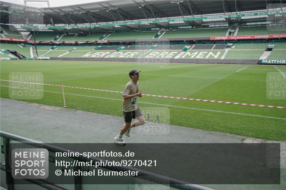 05.10.2025 - 20. swb-Marathon Bremen Michael Burmester http://msf.ph/oto/9270421 05.10.2025 12:42:03 Laufen im Stadion 9, 635, 907, 1042, 1258, 1476, 1763, 2743, 2801, 3153, 4158, 4635, 4984, 6903, 8211, 37, 38, 40, 198, 377, 1258, 1368, 2284, 2909, 3707, 3817, 6566 meine-sportfotos.de