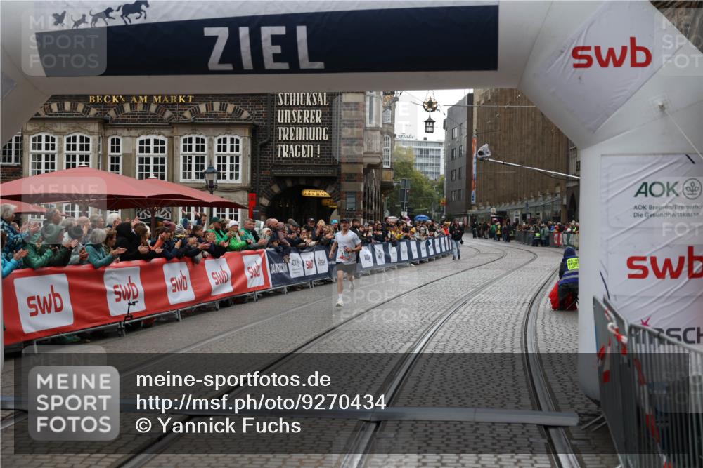05.10.2025 - 20. swb-Marathon Bremen Yannick Fuchs http://msf.ph/oto/9270434 05.10.2025 12:15:12 Ziel 212 meine-sportfotos.de