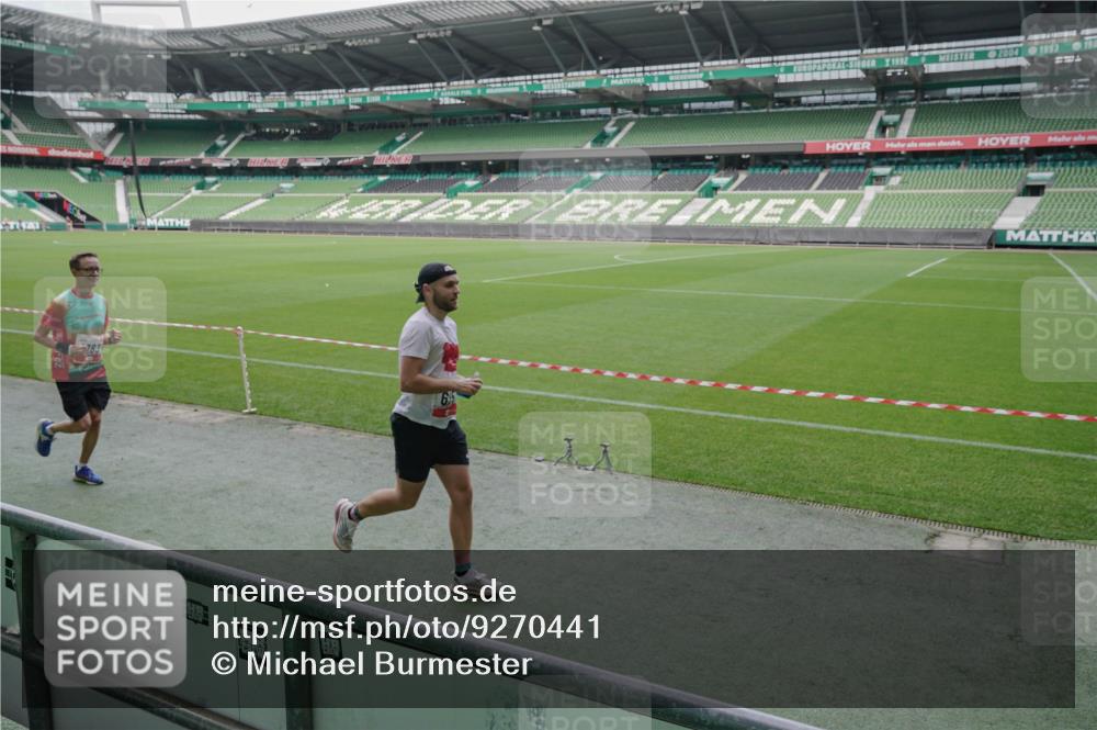 05.10.2025 - 20. swb-Marathon Bremen Michael Burmester http://msf.ph/oto/9270441 05.10.2025 12:42:13 Laufen im Stadion 635, 907, 965, 1612, 1645, 1763, 2068, 3153, 4635, 6903, 7405, 9, 38, 198, 377, 1042, 1258, 1368, 1476, 2284, 2743, 2801, 3707, 3817, 4158, 4984, 6566, 8211 meine-sportfotos.de