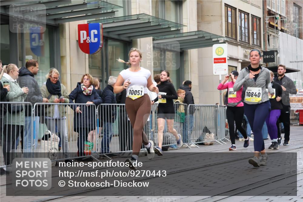 05.10.2025 - 20. swb-Marathon Bremen Strokosch-Dieckow http://msf.ph/oto/9270443 05.10.2025 11:08:29 Ziel 7069, 7706, 9184, 9191, 9274, 9276, 9466, 9589, 9721, 9774, 9853, 9912, 10031, 10051, 10087, 10212, 10248, 10458, 10567, 10714, 10840, 10939, 10998, 11028, 11073, 11076, 11126, 11142, 11242, 11479, 11590, 7069, 7706, 9184, 9191, 9274, 9276, 9466, 9589, 9721, 9774, 9853, 9912, 10031, 10051, 10087, 10212, 10248, 10458, 10567, 10714, 10840, 10939, 10998, 11028, 11073, 11076, 11126, 11142, 11242, 11479, 11590 meine-sportfotos.de