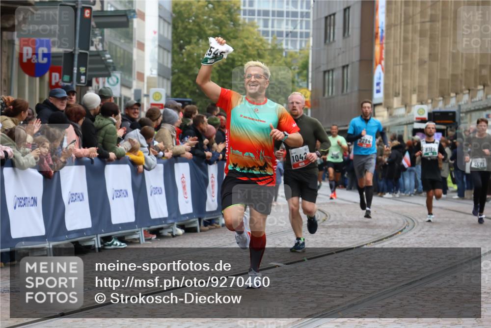 05.10.2025 - 20. swb-Marathon Bremen Strokosch-Dieckow http://msf.ph/oto/9270460 05.10.2025 13:01:33 Ziel 1042, 2284, 2545, 4571, 8169 meine-sportfotos.de