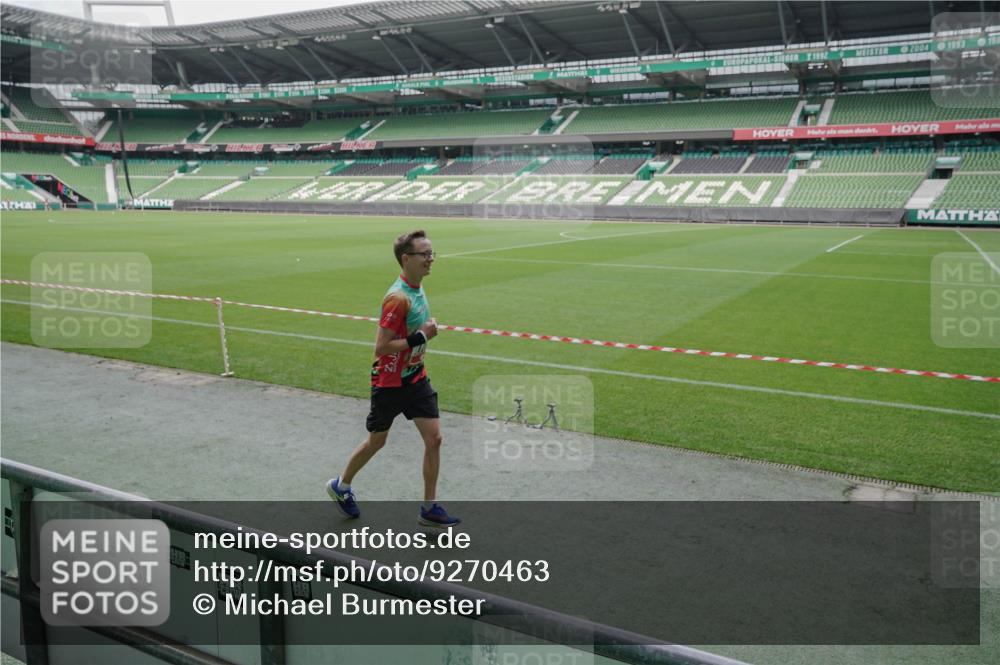 05.10.2025 - 20. swb-Marathon Bremen Michael Burmester http://msf.ph/oto/9270463 05.10.2025 12:42:14 Laufen im Stadion 635, 907, 965, 1612, 1645, 1763, 2068, 3153, 3294, 4635, 6903, 7405, 9, 198, 377, 1042, 1258, 1368, 1476, 2284, 2743, 2801, 3707, 3817, 4158, 4984, 6566, 8211 meine-sportfotos.de
