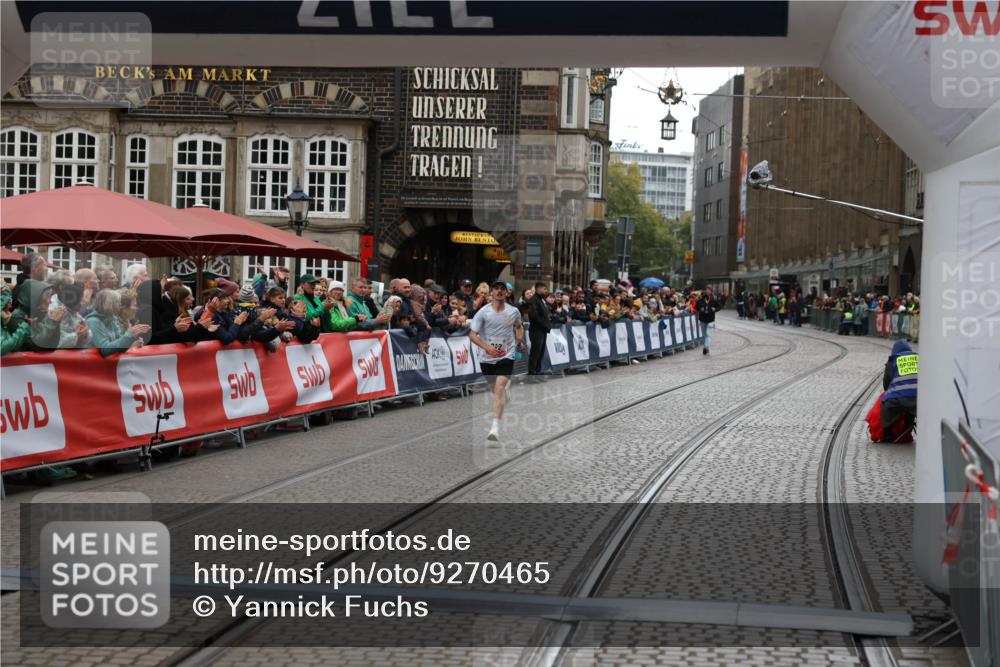05.10.2025 - 20. swb-Marathon Bremen Yannick Fuchs http://msf.ph/oto/9270465 05.10.2025 12:15:12 Ziel 212 meine-sportfotos.de