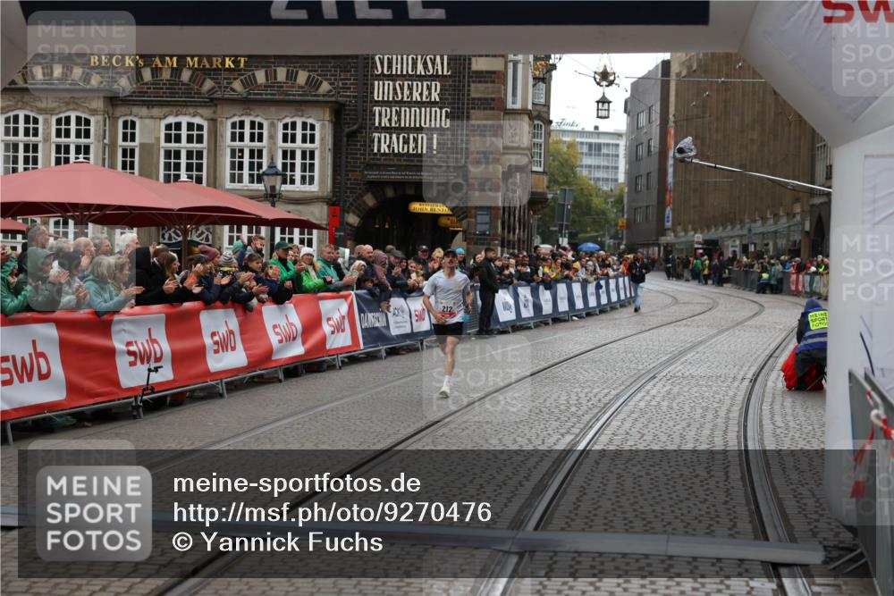 05.10.2025 - 20. swb-Marathon Bremen Yannick Fuchs http://msf.ph/oto/9270476 05.10.2025 12:15:12 Ziel 212 meine-sportfotos.de