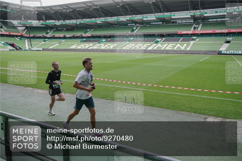05.10.2025 - 20. swb-Marathon Bremen Michael Burmester http://msf.ph/oto/9270480 05.10.2025 12:42:20 Laufen im Stadion 635, 907, 965, 1215, 1612, 1645, 1763, 2068, 3153, 3294, 4635, 5028, 6903, 7405, 9, 1042, 1258, 1476, 2743, 2801, 3817, 4158, 4984, 6566, 8211 meine-sportfotos.de