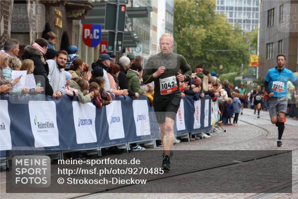 05.10.2025 - 20. swb-Marathon Bremen Strokosch-Dieckow http://msf.ph/oto/9270485 05.10.2025 13:01:36 Ziel 1042, 2284, 2545, 4571, 6302, 8169 meine-sportfotos.de