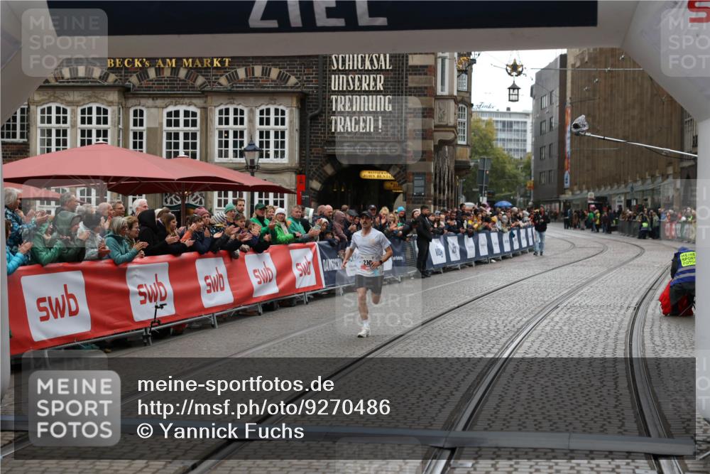 05.10.2025 - 20. swb-Marathon Bremen Yannick Fuchs http://msf.ph/oto/9270486 05.10.2025 12:15:13 Ziel 212 meine-sportfotos.de