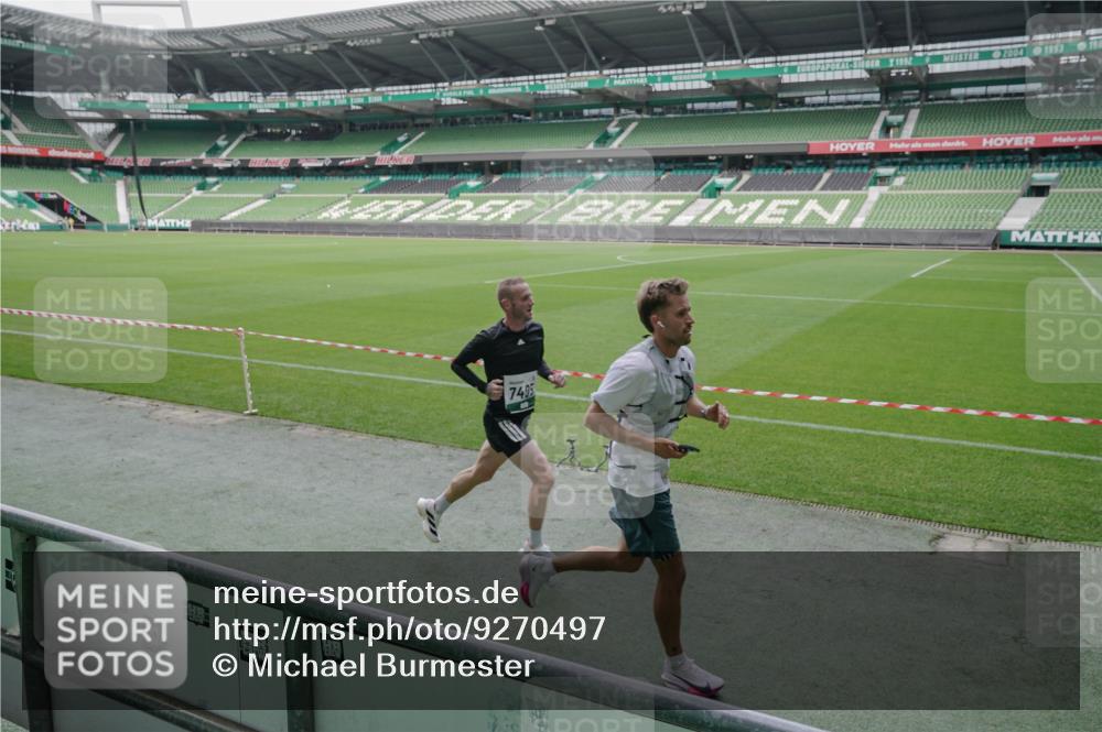 05.10.2025 - 20. swb-Marathon Bremen Michael Burmester http://msf.ph/oto/9270497 05.10.2025 12:42:21 Laufen im Stadion 635, 907, 965, 1123, 1215, 1612, 1645, 1763, 2068, 3153, 3294, 4635, 5028, 6903, 7405, 9, 1042, 1258, 1476, 2743, 2801, 3817, 4158, 4984, 8211 meine-sportfotos.de