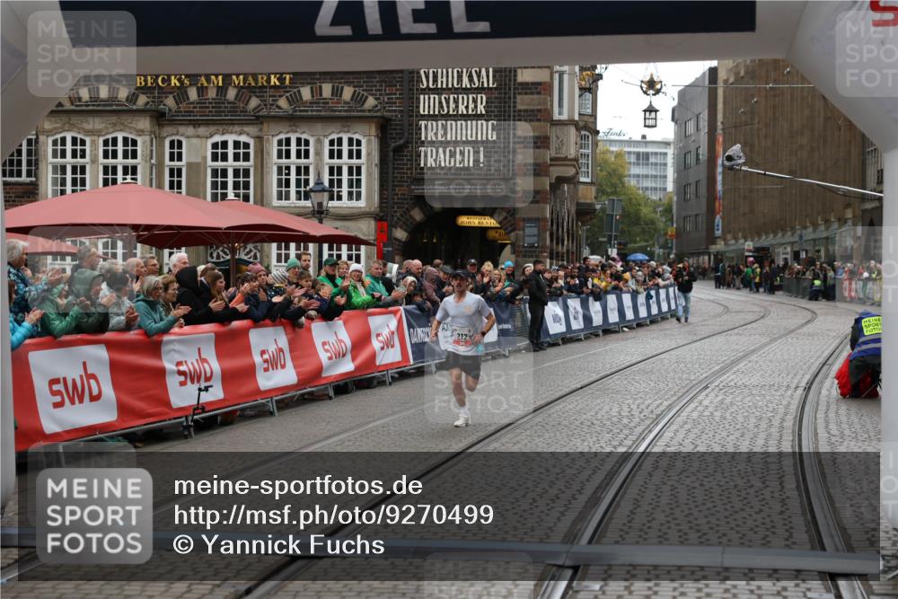 05.10.2025 - 20. swb-Marathon Bremen Yannick Fuchs http://msf.ph/oto/9270499 05.10.2025 12:15:13 Ziel 212 meine-sportfotos.de