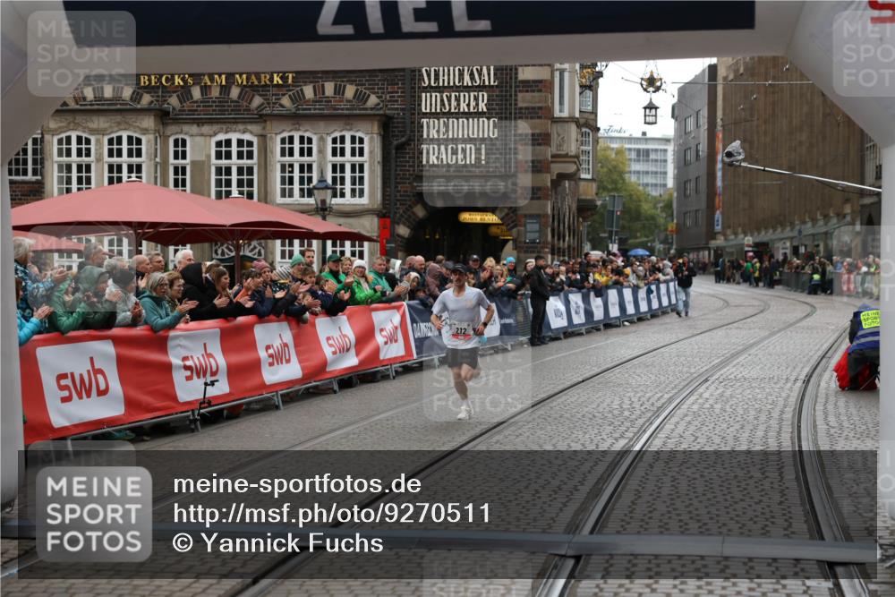 05.10.2025 - 20. swb-Marathon Bremen Yannick Fuchs http://msf.ph/oto/9270511 05.10.2025 12:15:13 Ziel 212 meine-sportfotos.de