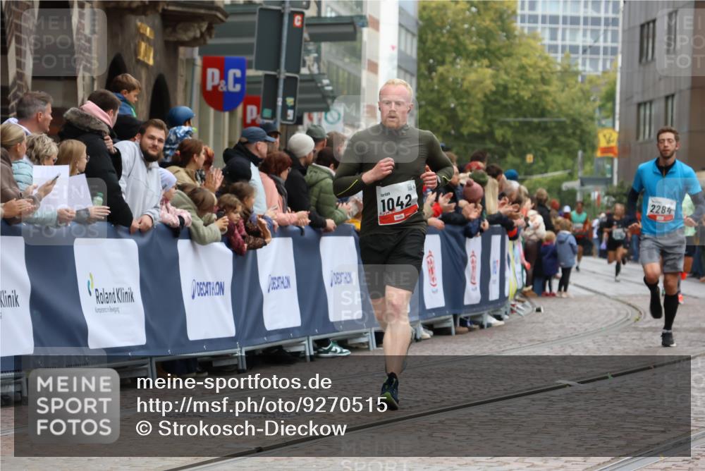 05.10.2025 - 20. swb-Marathon Bremen Strokosch-Dieckow http://msf.ph/oto/9270515 05.10.2025 13:01:36 Ziel 1042, 2284, 2545, 4571, 6302, 8169 meine-sportfotos.de