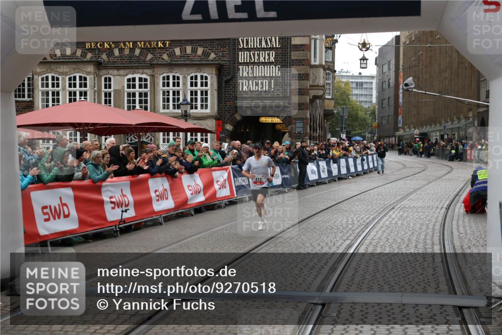 05.10.2025 - 20. swb-Marathon Bremen Yannick Fuchs http://msf.ph/oto/9270518 05.10.2025 12:15:13 Ziel 212 meine-sportfotos.de