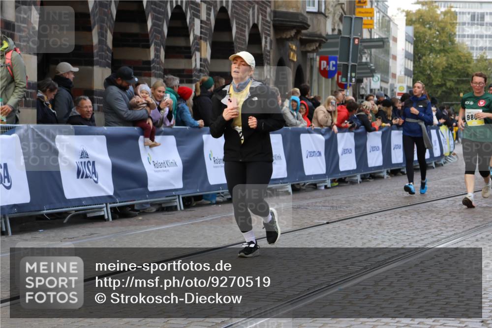 05.10.2025 - 20. swb-Marathon Bremen Strokosch-Dieckow http://msf.ph/oto/9270519 05.10.2025 11:10:11 Ziel 7799, 9806, 10082, 10189, 10563, 10596, 11204, 11261, 11333, 11536 meine-sportfotos.de