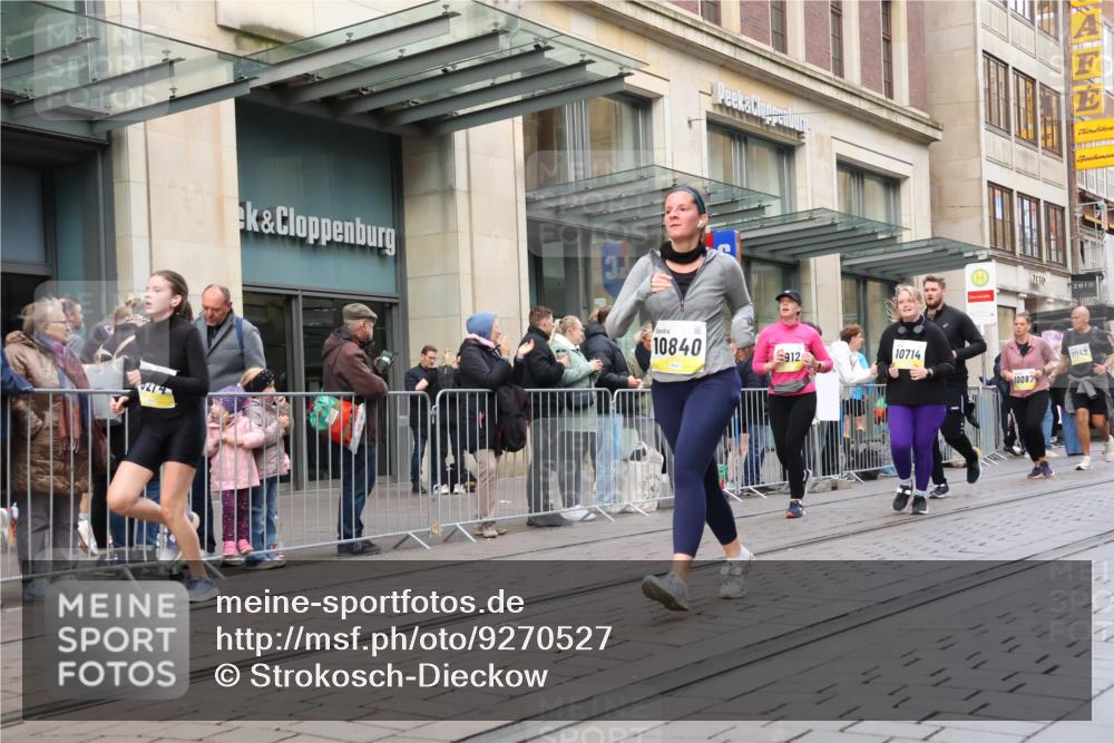 05.10.2025 - 20. swb-Marathon Bremen Strokosch-Dieckow http://msf.ph/oto/9270527 05.10.2025 11:08:32 Ziel 7069, 7706, 9184, 9191, 9274, 9276, 9466, 9589, 9721, 9774, 9853, 9912, 10031, 10051, 10087, 10248, 10458, 10567, 10714, 10840, 10939, 10998, 11028, 11073, 11076, 11126, 11142, 11479, 11590, 7069, 7706, 9184, 9191, 9274, 9276, 9466, 9589, 9721, 9774, 9853, 9912, 10031, 10051, 10087, 10248, 10458, 10567, 10714, 10840, 10939, 10998, 11028, 11073, 11076, 11126, 11142, 11479, 11590 meine-sportfotos.de