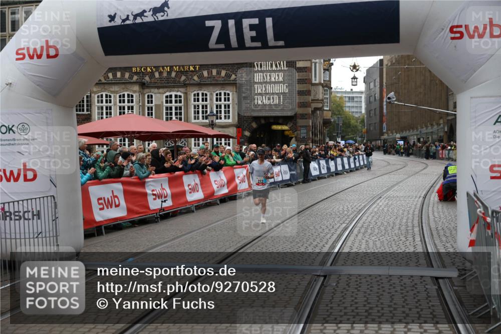 05.10.2025 - 20. swb-Marathon Bremen Yannick Fuchs http://msf.ph/oto/9270528 05.10.2025 12:15:13 Ziel 212 meine-sportfotos.de