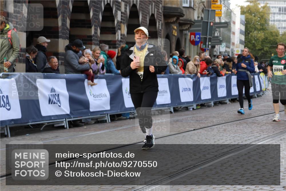 05.10.2025 - 20. swb-Marathon Bremen Strokosch-Dieckow http://msf.ph/oto/9270550 05.10.2025 11:10:11 Ziel 7799, 9806, 10082, 10189, 10563, 10596, 11204, 11261, 11333, 11536 meine-sportfotos.de
