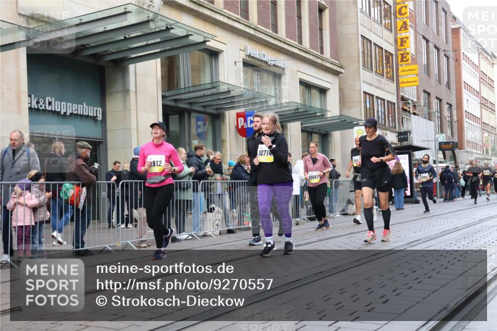 05.10.2025 - 20. swb-Marathon Bremen Strokosch-Dieckow http://msf.ph/oto/9270557 05.10.2025 11:08:33 Ziel 7069, 7706, 9184, 9191, 9274, 9276, 9466, 9589, 9721, 9774, 9853, 9912, 10031, 10051, 10087, 10248, 10458, 10567, 10714, 10840, 10939, 10998, 11028, 11073, 11076, 11126, 11142, 11479, 11590, 7069, 7706, 9184, 9191, 9274, 9276, 9466, 9589, 9721, 9774, 9853, 9912, 10031, 10051, 10087, 10248, 10458, 10567, 10714, 10840, 10939, 10998, 11028, 11073, 11076, 11126, 11142, 11479, 11590 meine-sportfotos.de