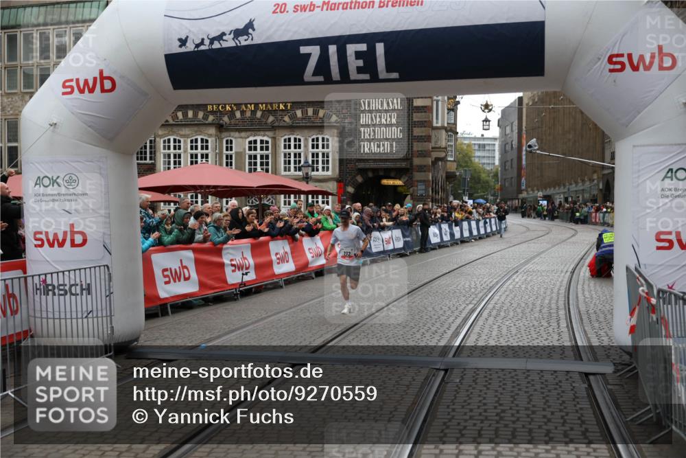05.10.2025 - 20. swb-Marathon Bremen Yannick Fuchs http://msf.ph/oto/9270559 05.10.2025 12:15:14 Ziel 212 meine-sportfotos.de
