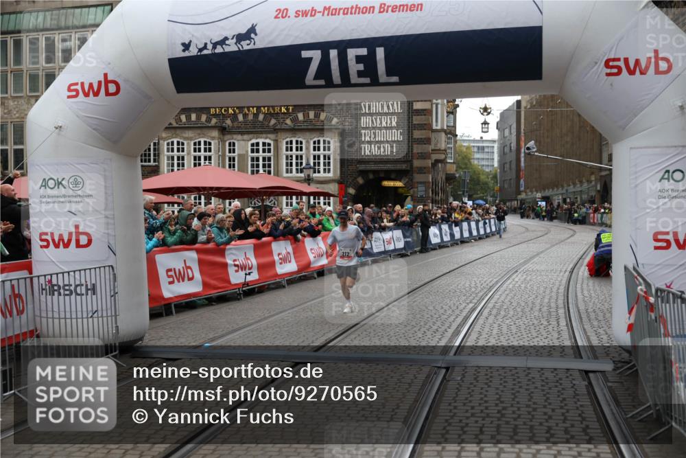 05.10.2025 - 20. swb-Marathon Bremen Yannick Fuchs http://msf.ph/oto/9270565 05.10.2025 12:15:14 Ziel 212 meine-sportfotos.de
