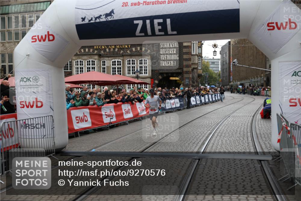 05.10.2025 - 20. swb-Marathon Bremen Yannick Fuchs http://msf.ph/oto/9270576 05.10.2025 12:15:14 Ziel 212 meine-sportfotos.de