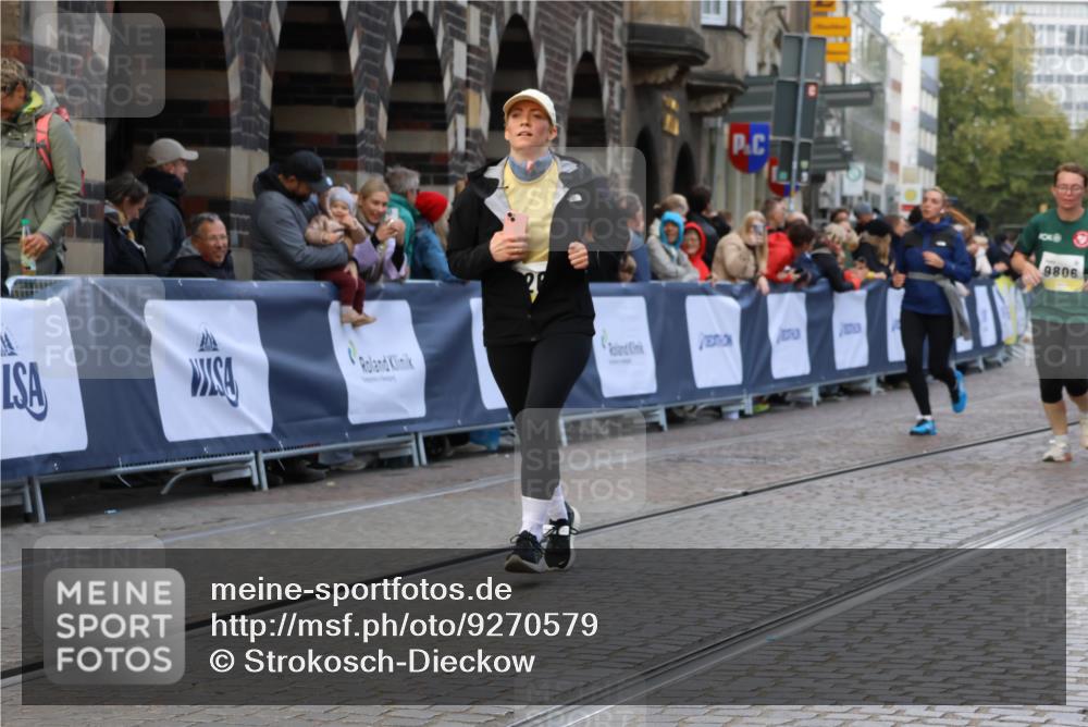 05.10.2025 - 20. swb-Marathon Bremen Strokosch-Dieckow http://msf.ph/oto/9270579 05.10.2025 11:10:11 Ziel 7799, 9806, 10082, 10189, 10563, 10596, 11204, 11261, 11333, 11536 meine-sportfotos.de