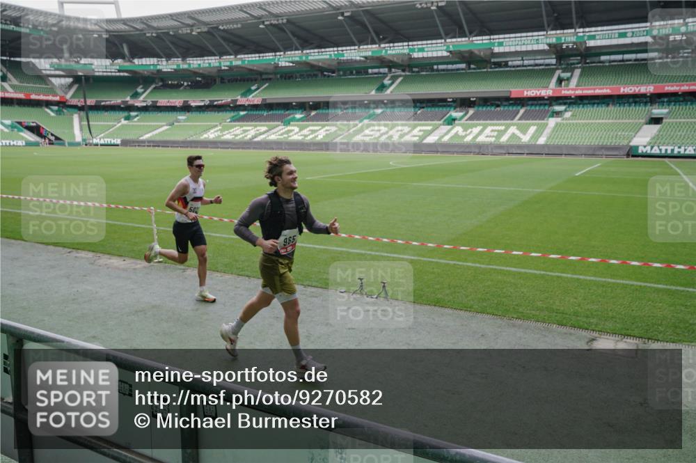 05.10.2025 - 20. swb-Marathon Bremen Michael Burmester http://msf.ph/oto/9270582 05.10.2025 12:42:28 Laufen im Stadion 588, 635, 907, 965, 1123, 1215, 1612, 1645, 1763, 1810, 2068, 2141, 2385, 3153, 3294, 3705, 4635, 5028, 5470, 6903, 7405, 1476, 2743, 2801, 4158, 4984, 8211 meine-sportfotos.de