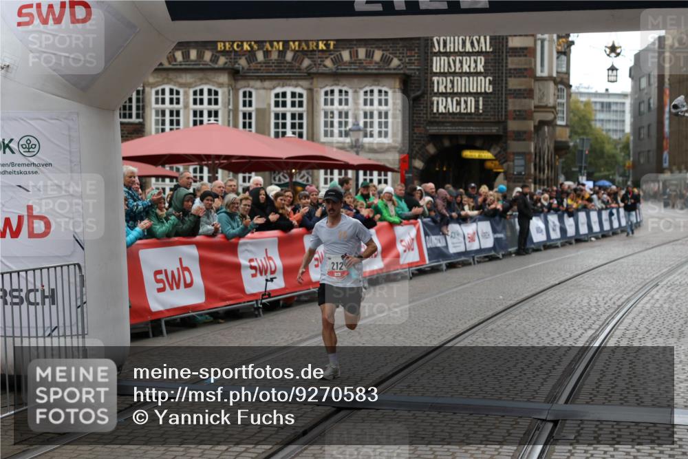 05.10.2025 - 20. swb-Marathon Bremen Yannick Fuchs http://msf.ph/oto/9270583 05.10.2025 12:15:14 Ziel 212 meine-sportfotos.de