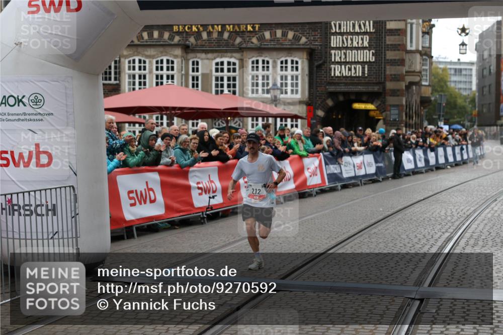 05.10.2025 - 20. swb-Marathon Bremen Yannick Fuchs http://msf.ph/oto/9270592 05.10.2025 12:15:14 Ziel 212 meine-sportfotos.de