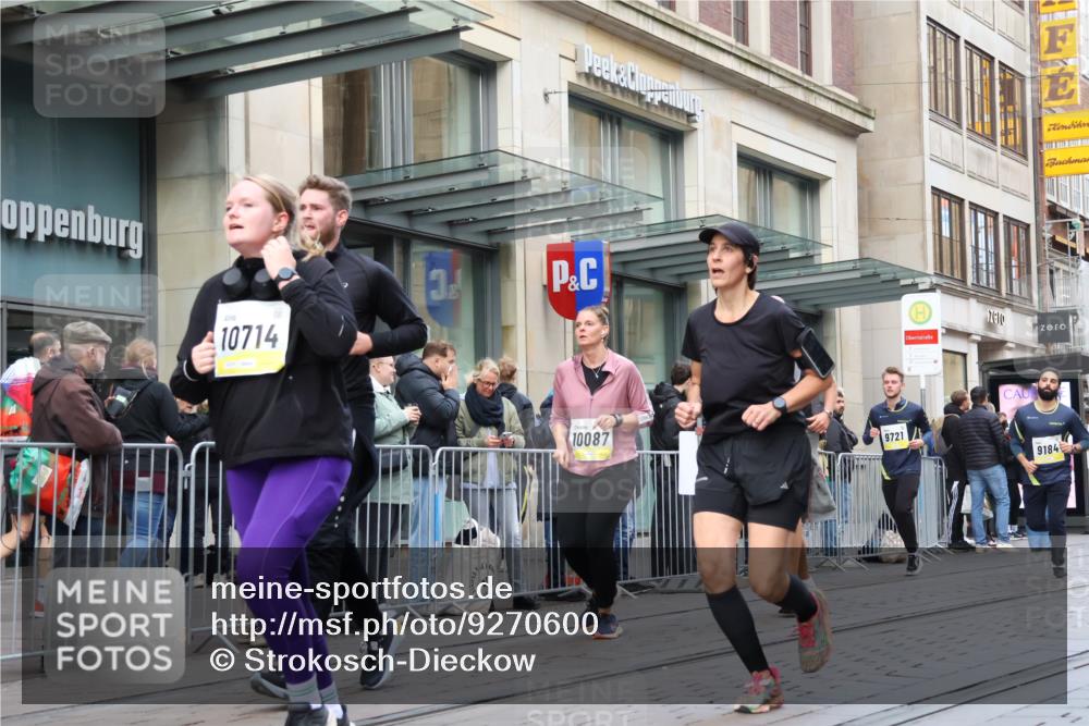 05.10.2025 - 20. swb-Marathon Bremen Strokosch-Dieckow http://msf.ph/oto/9270600 05.10.2025 11:08:34 Ziel 7706, 9184, 9191, 9274, 9276, 9466, 9589, 9632, 9721, 9774, 9853, 9912, 10031, 10051, 10087, 10248, 10458, 10567, 10714, 10840, 10939, 11073, 11126, 11142, 11479, 11590, 7706, 9184, 9191, 9274, 9276, 9466, 9589, 9632, 9721, 9774, 9853, 9912, 10031, 10051, 10087, 10248, 10458, 10567, 10714, 10840, 10939, 11073, 11126, 11142, 11479, 11590 meine-sportfotos.de