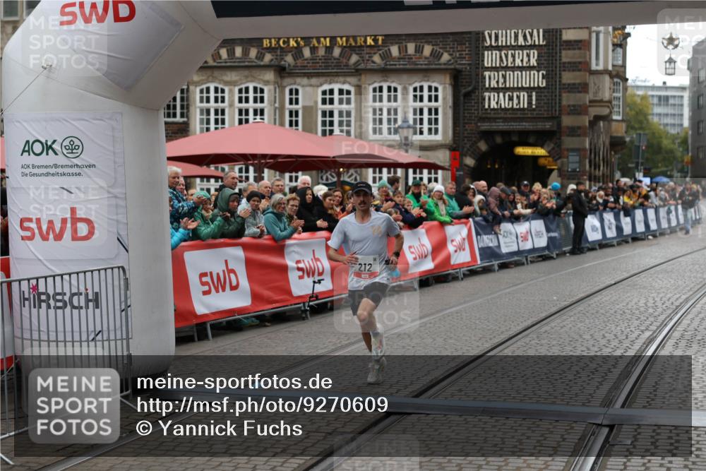 05.10.2025 - 20. swb-Marathon Bremen Yannick Fuchs http://msf.ph/oto/9270609 05.10.2025 12:15:15 Ziel 212 meine-sportfotos.de