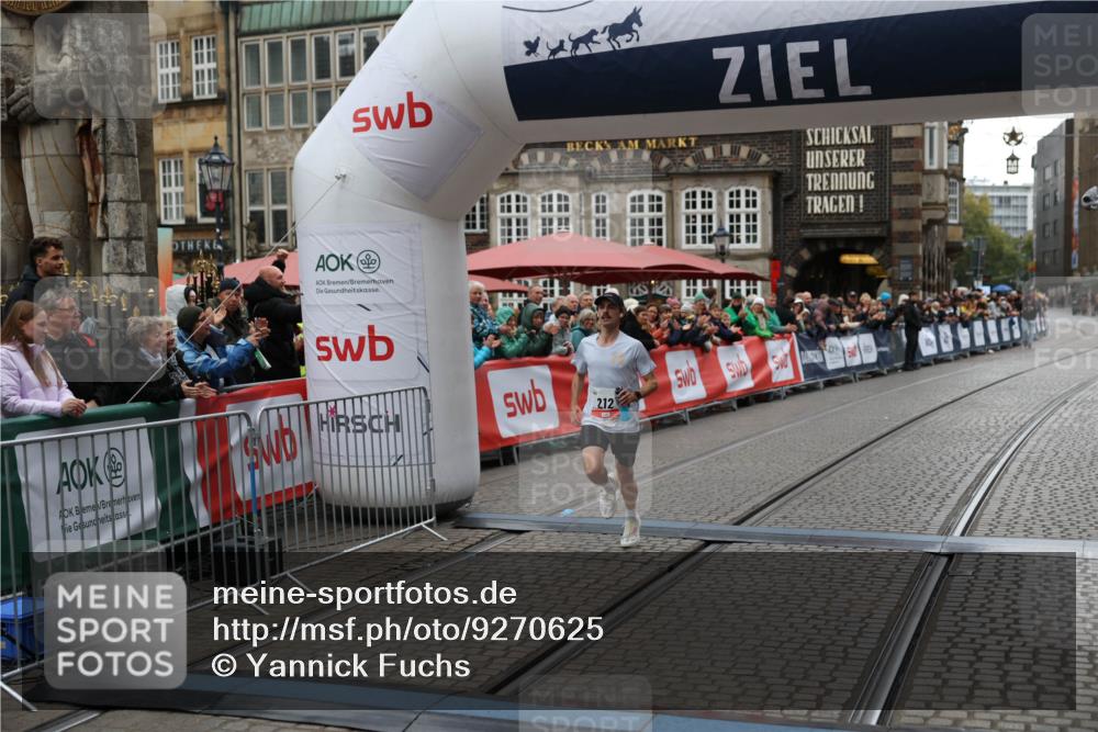 05.10.2025 - 20. swb-Marathon Bremen Yannick Fuchs http://msf.ph/oto/9270625 05.10.2025 12:15:15 Ziel 212 meine-sportfotos.de