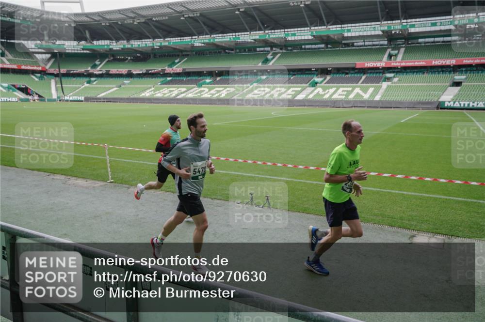 05.10.2025 - 20. swb-Marathon Bremen Michael Burmester http://msf.ph/oto/9270630 05.10.2025 12:42:36 Laufen im Stadion 588, 635, 907, 965, 1105, 1123, 1215, 1612, 1645, 1763, 1810, 2068, 2141, 2385, 3153, 3294, 3391, 3705, 4635, 5028, 5470, 5741, 7405, 7472, 7547, 7764, 6903 meine-sportfotos.de