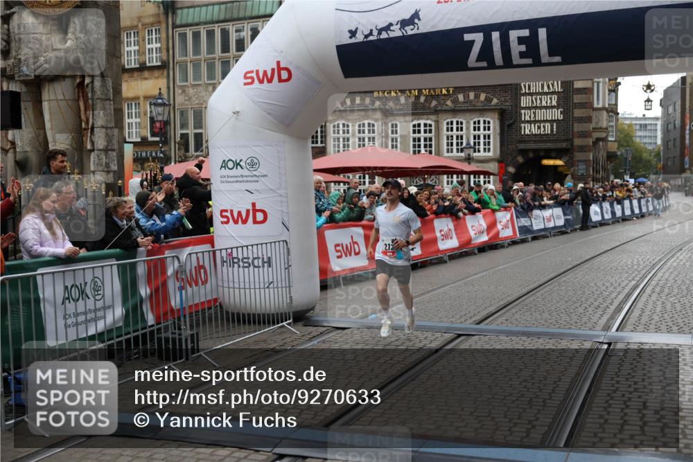 05.10.2025 - 20. swb-Marathon Bremen Yannick Fuchs http://msf.ph/oto/9270633 05.10.2025 12:15:15 Ziel 212 meine-sportfotos.de