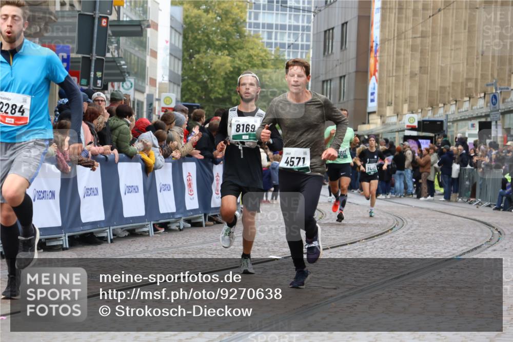 05.10.2025 - 20. swb-Marathon Bremen Strokosch-Dieckow http://msf.ph/oto/9270638 05.10.2025 13:01:39 Ziel 1042, 2284, 4571, 6302, 7440, 8169 meine-sportfotos.de