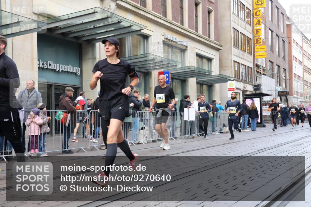 05.10.2025 - 20. swb-Marathon Bremen Strokosch-Dieckow http://msf.ph/oto/9270640 05.10.2025 11:08:35 Ziel 9184, 9191, 9274, 9276, 9466, 9589, 9632, 9721, 9774, 9853, 9912, 10031, 10051, 10087, 10248, 10458, 10567, 10714, 10840, 10939, 11126, 11142, 11479, 11590, 9184, 9191, 9274, 9276, 9466, 9589, 9632, 9721, 9774, 9853, 9912, 10031, 10051, 10087, 10248, 10458, 10567, 10714, 10840, 10939, 11126, 11142, 11479, 11590 meine-sportfotos.de