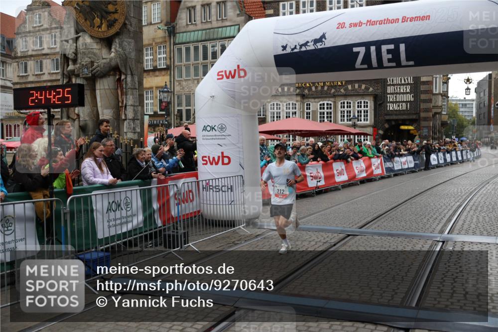 05.10.2025 - 20. swb-Marathon Bremen Yannick Fuchs http://msf.ph/oto/9270643 05.10.2025 12:15:15 Ziel 212 meine-sportfotos.de