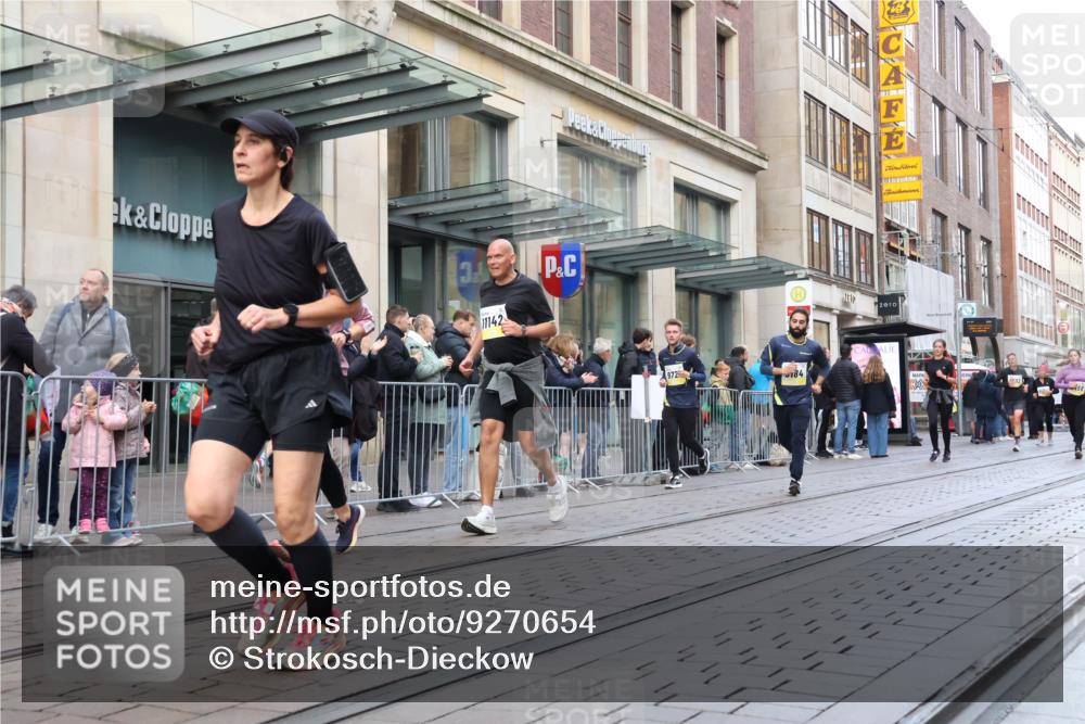 05.10.2025 - 20. swb-Marathon Bremen Strokosch-Dieckow http://msf.ph/oto/9270654 05.10.2025 11:08:35 Ziel 9184, 9191, 9274, 9276, 9466, 9589, 9632, 9721, 9774, 9853, 9912, 10031, 10051, 10087, 10248, 10458, 10567, 10714, 10840, 10939, 11126, 11142, 11479, 11590, 9184, 9191, 9274, 9276, 9466, 9589, 9632, 9721, 9774, 9853, 9912, 10031, 10051, 10087, 10248, 10458, 10567, 10714, 10840, 10939, 11126, 11142, 11479, 11590 meine-sportfotos.de