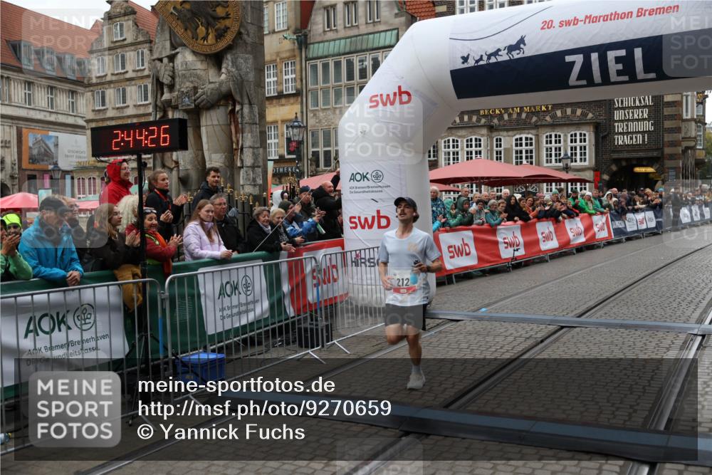 05.10.2025 - 20. swb-Marathon Bremen Yannick Fuchs http://msf.ph/oto/9270659 05.10.2025 12:15:16 Ziel 212 meine-sportfotos.de