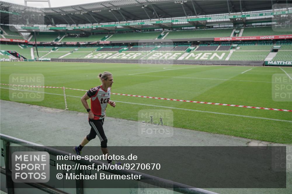 05.10.2025 - 20. swb-Marathon Bremen Michael Burmester http://msf.ph/oto/9270670 05.10.2025 12:42:38 Laufen im Stadion 588, 635, 907, 965, 1105, 1123, 1215, 1265, 1612, 1645, 1763, 1810, 2068, 2141, 2385, 3153, 3294, 3391, 3705, 4635, 5028, 5470, 5741, 7405, 7472, 7547, 7764, 8520, 6903 meine-sportfotos.de