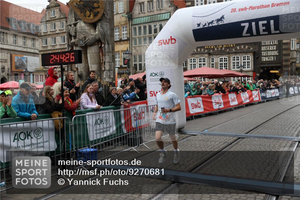 05.10.2025 - 20. swb-Marathon Bremen Yannick Fuchs http://msf.ph/oto/9270681 05.10.2025 12:15:16 Ziel 212 meine-sportfotos.de