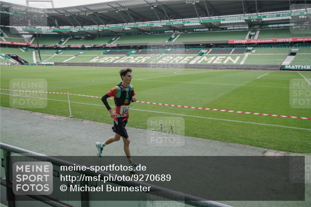 05.10.2025 - 20. swb-Marathon Bremen Michael Burmester http://msf.ph/oto/9270689 05.10.2025 12:42:39 Laufen im Stadion 588, 635, 907, 965, 1105, 1123, 1215, 1265, 1612, 1645, 1763, 1810, 2068, 2141, 2385, 3153, 3294, 3391, 3705, 4635, 5028, 5470, 5741, 7405, 7472, 7547, 7764, 8520, 6903 meine-sportfotos.de