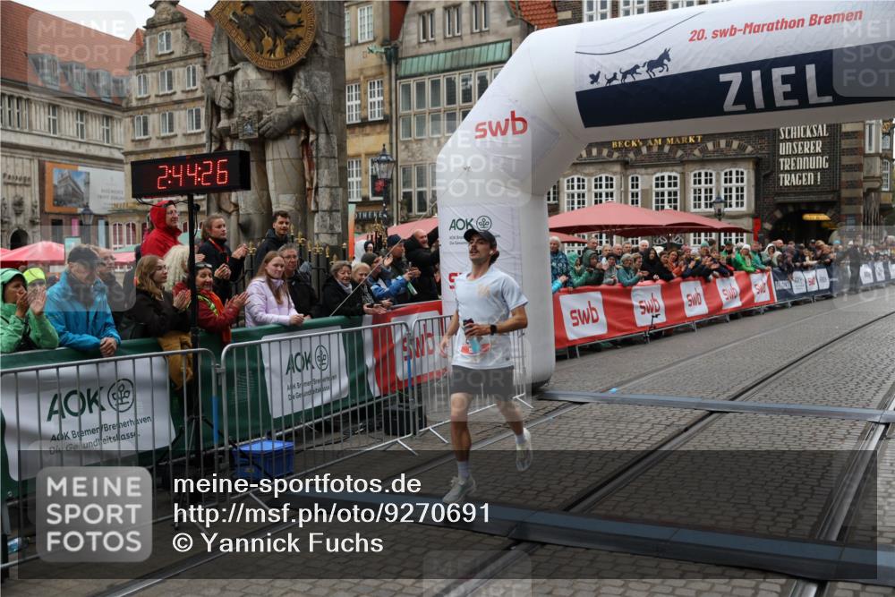 05.10.2025 - 20. swb-Marathon Bremen Yannick Fuchs http://msf.ph/oto/9270691 05.10.2025 12:15:16 Ziel 212 meine-sportfotos.de