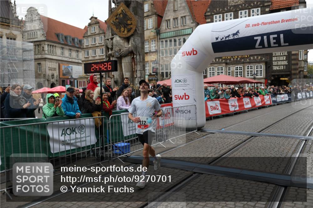 05.10.2025 - 20. swb-Marathon Bremen Yannick Fuchs http://msf.ph/oto/9270701 05.10.2025 12:15:16 Ziel 212 meine-sportfotos.de