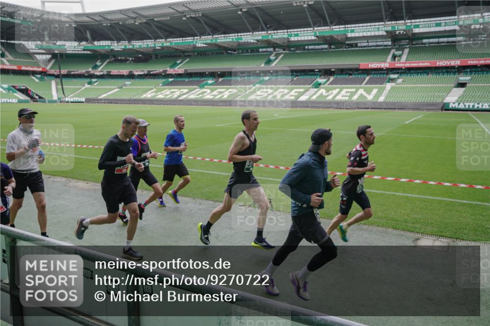 05.10.2025 - 20. swb-Marathon Bremen Michael Burmester http://msf.ph/oto/9270722 05.10.2025 12:42:42 Laufen im Stadion 588, 635, 907, 965, 1105, 1123, 1215, 1265, 1612, 1645, 1763, 1810, 2068, 2141, 2385, 3153, 3294, 3391, 3705, 4635, 5028, 5470, 5741, 7405, 7472, 7547, 7764, 8520, 6903 meine-sportfotos.de