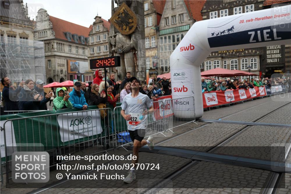 05.10.2025 - 20. swb-Marathon Bremen Yannick Fuchs http://msf.ph/oto/9270724 05.10.2025 12:15:16 Ziel 212 meine-sportfotos.de
