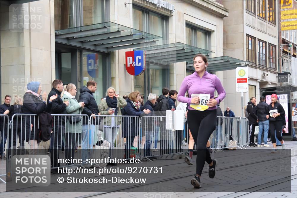 05.10.2025 - 20. swb-Marathon Bremen Strokosch-Dieckow http://msf.ph/oto/9270731 05.10.2025 11:08:41 Ziel 9184, 9466, 9632, 9721, 9774, 9798, 9815, 9853, 9912, 10031, 10087, 10248, 10315, 10458, 10714, 10784, 10840, 11126, 11142, 11379, 11437, 9184, 9466, 9632, 9721, 9774, 9798, 9815, 9853, 9912, 10031, 10087, 10248, 10315, 10458, 10714, 10784, 10840, 11126, 11142, 11379, 11437 meine-sportfotos.de