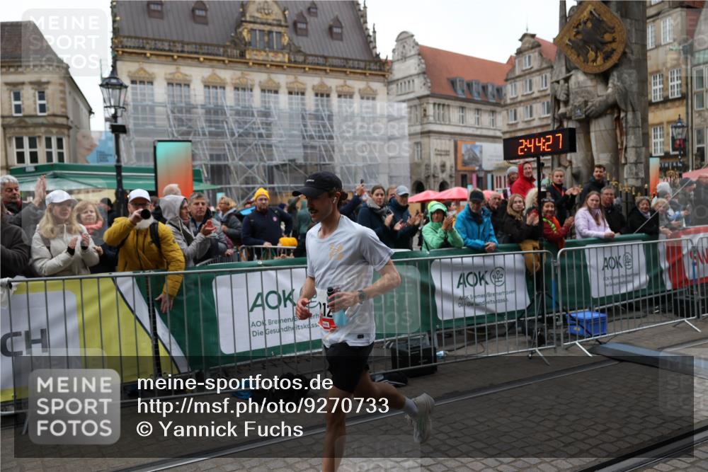 05.10.2025 - 20. swb-Marathon Bremen Yannick Fuchs http://msf.ph/oto/9270733 05.10.2025 12:15:17 Ziel 212 meine-sportfotos.de
