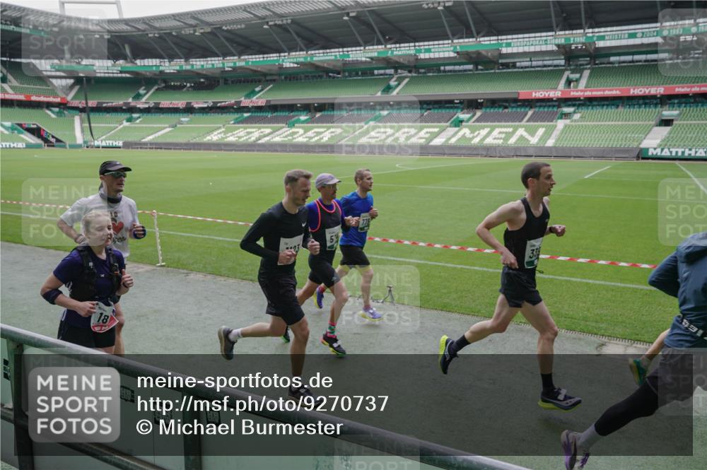 05.10.2025 - 20. swb-Marathon Bremen Michael Burmester http://msf.ph/oto/9270737 05.10.2025 12:42:43 Laufen im Stadion 588, 635, 907, 965, 1105, 1123, 1215, 1265, 1612, 1645, 1763, 1810, 2068, 2141, 2385, 3153, 3294, 3391, 3705, 4635, 5028, 5470, 5741, 7405, 7472, 7547, 7764, 8520, 6903 meine-sportfotos.de